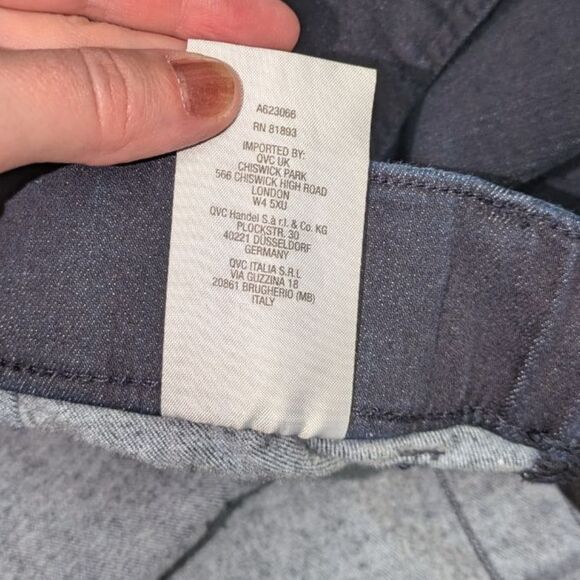 Denim & Co Jeans 16 Women's Blue Dark Wash Straight Leg Raw Hem Pull On Cozy - Picture 8 of 8